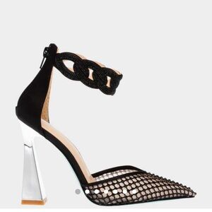 Betsy Johnson Jad Heels in the color black with a silver heel.